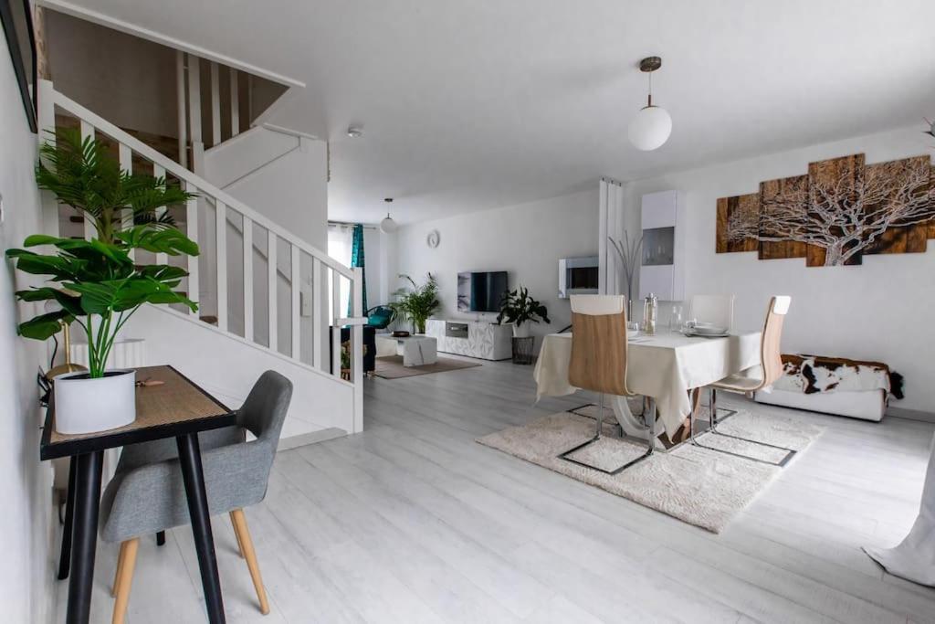 Ferienwohnung Forest Chic : Maison San Marina Parmain Exterior foto