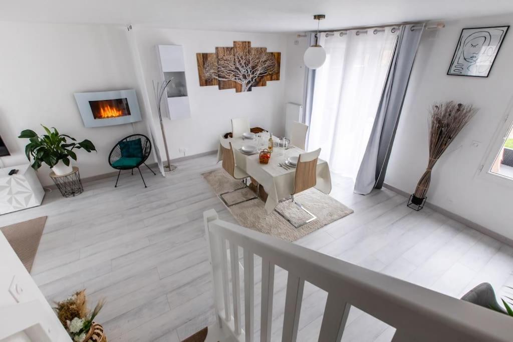 Ferienwohnung Forest Chic : Maison San Marina Parmain Exterior foto